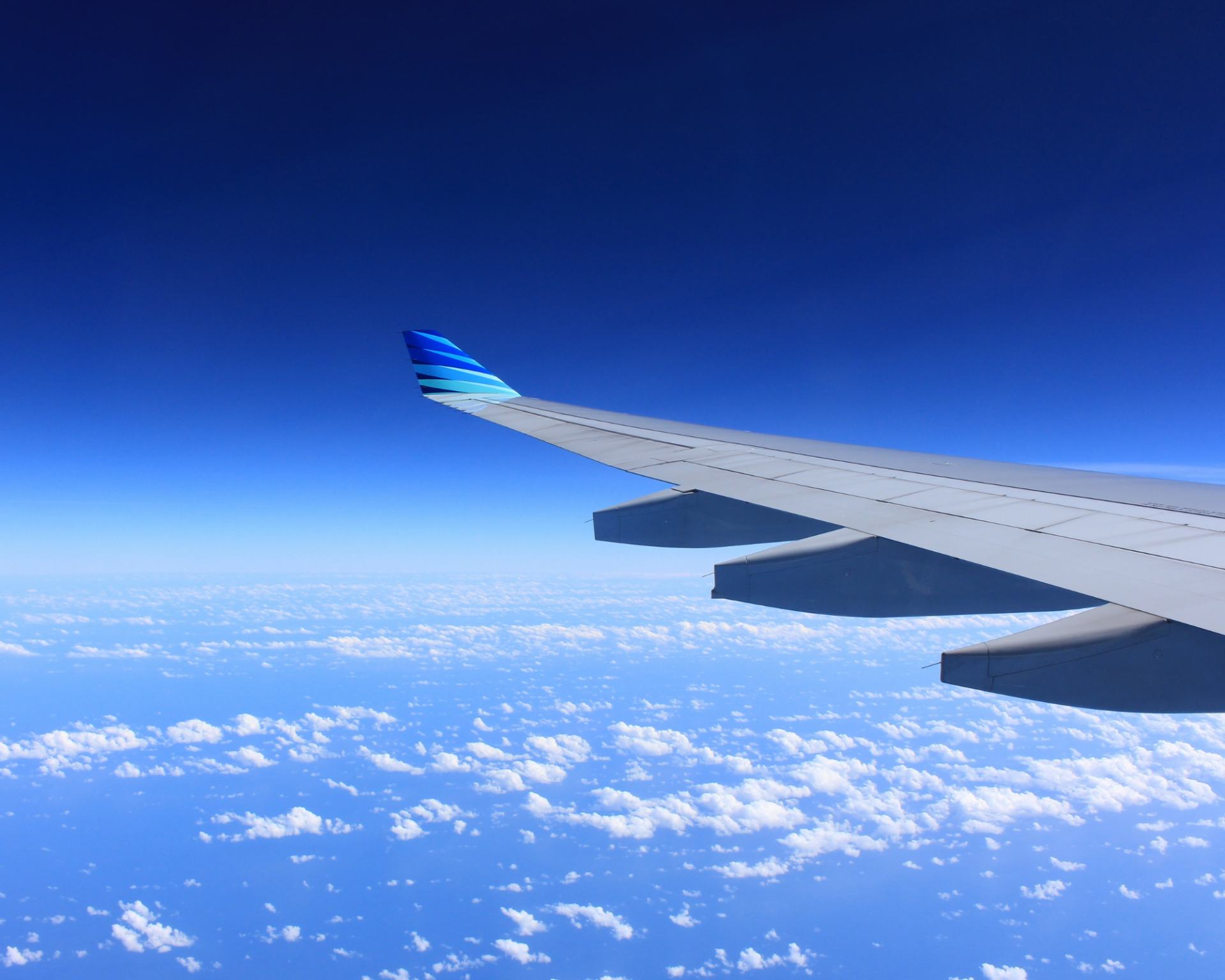 Почему возникает вздутие живота в самолете?